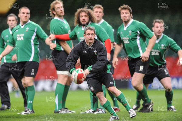 27.11.08 - Wales Rugby Training - Shane Williams in action during training. 