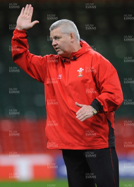 27.11.08 - Wales Rugby Training - Head Coach, Warren Gatland makes a point during training. 