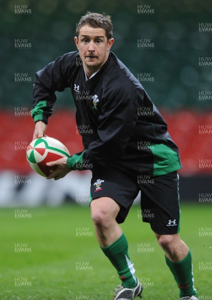 27.11.08 - Wales Rugby Training - Shane Williams in action during training. 