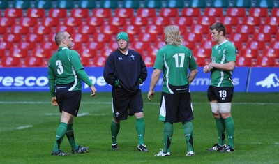 27.11.09 - Wales Rugby Training - (L-R) new captain Gethin Jenkins talks to new back row Martyn Williams, Andy Powell and Dan Lydiate. 