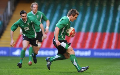 27.11.09 - Wales Rugby Training - Jonathan Davies in action during training. 