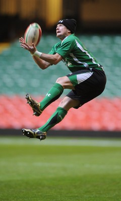27.11.09 - Wales Rugby Training - Shane Williams during training. 