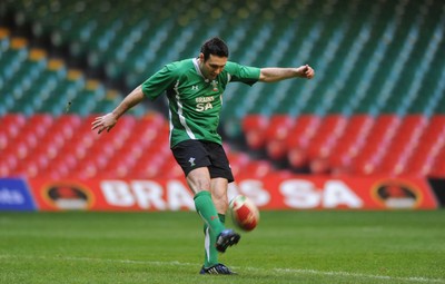 27.11.09 - Wales Rugby Training - Stephen Jones during training. 