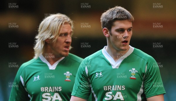 27.11.09 - Wales Rugby Training - Andy Powell and Dan Lydiate during training. 