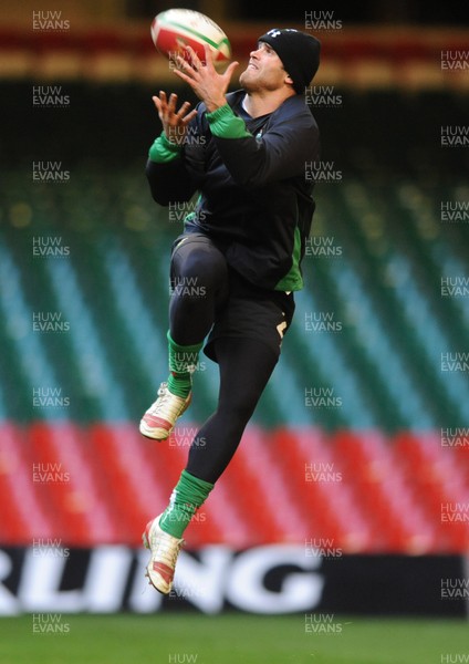 27.11.09 - Wales Rugby Training - Jamie Roberts during training. 