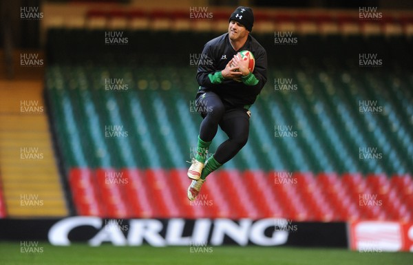 27.11.09 - Wales Rugby Training - Jamie Roberts during training. 