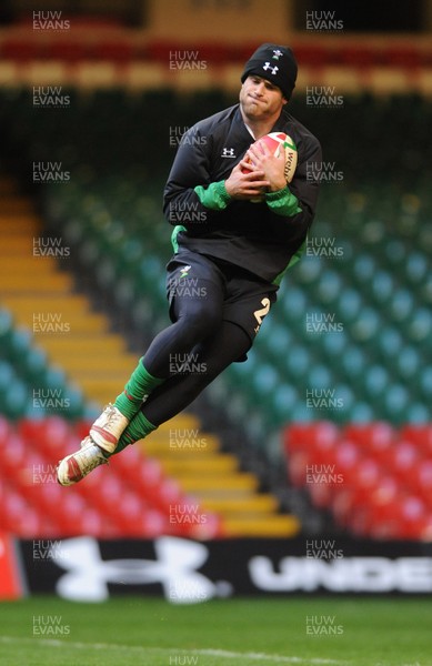 27.11.09 - Wales Rugby Training - Jamie Roberts during training. 