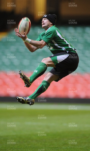 27.11.09 - Wales Rugby Training - Shane Williams during training. 