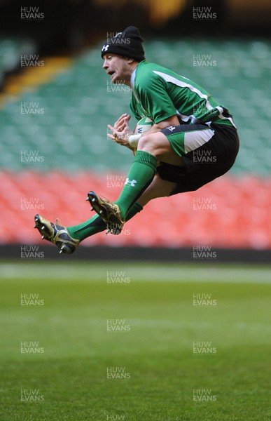 27.11.09 - Wales Rugby Training - Shane Williams during training. 