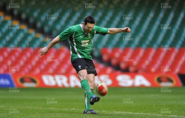 27.11.09 - Wales Rugby Training - Stephen Jones during training. 