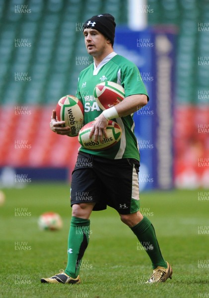 27.11.09 - Wales Rugby Training - Shane Williams during training. 