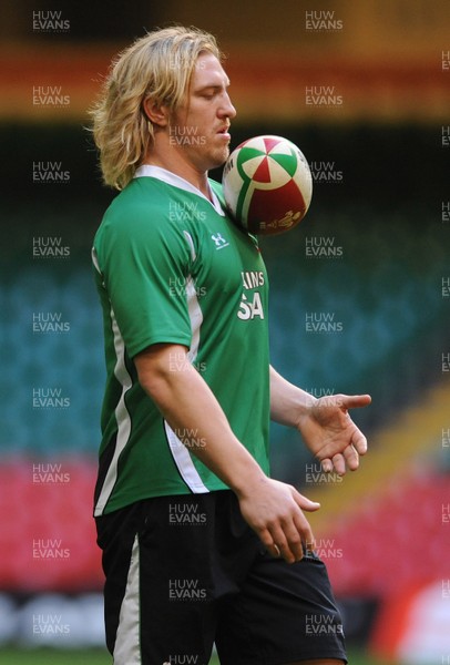 27.11.09 - Wales Rugby Training - Andy Powell during training. 