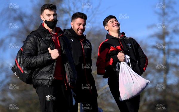 271120 - Wales Rugby Training - Johnny Williams, Rhys Webb and Louis Rees-Zammit during training