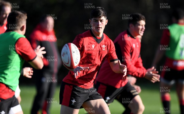 271120 - Wales Rugby Training - Louis Rees-Zammit during training