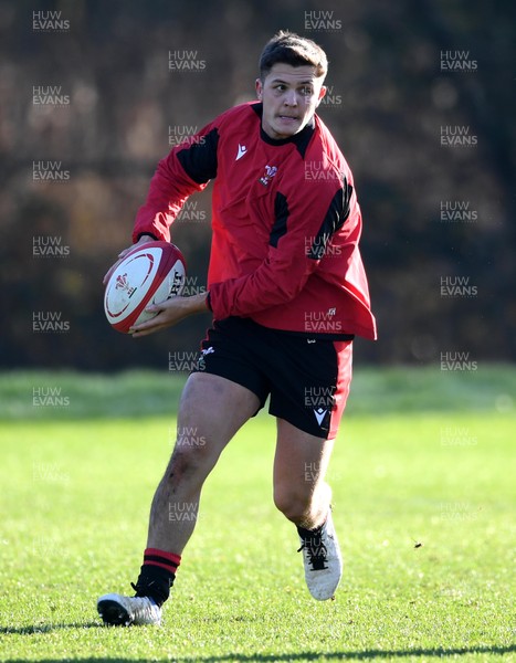 271120 - Wales Rugby Training - Callum Sheedy during training