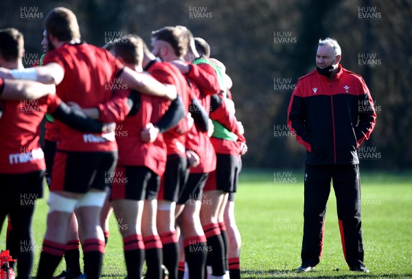 271120 - Wales Rugby Training - Wayne Pivac during training