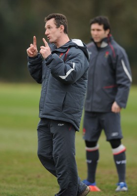 28.01.08 - Wales Rugby Training - Wales Backs Coach, Rob Howley takes players through a move 
