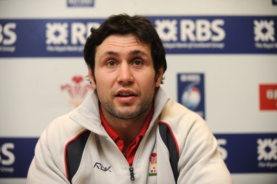 28.01.08 - Wales Rugby - Stephen Jones talks to reporters during a press conference 