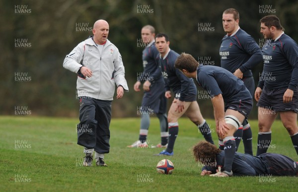 28.01.08 - Wales Rugby Training - Wales Defence Coach, Shaun Edwards takes players through a move 