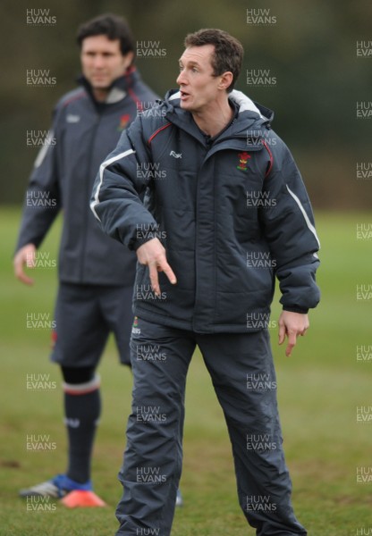 28.01.08 - Wales Rugby Training - Wales Backs Coach, Rob Howley takes players through a move 