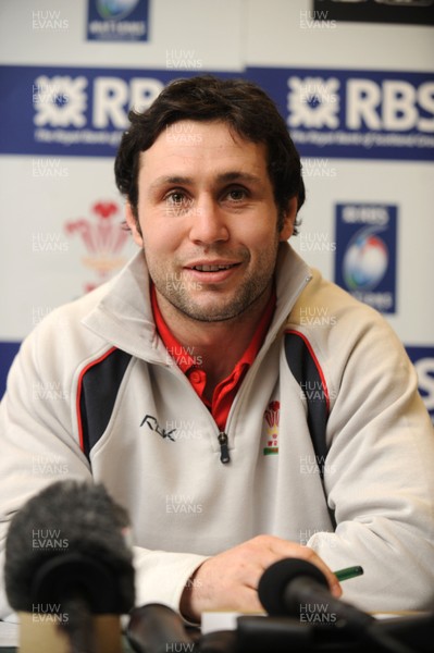 28.01.08 - Wales Rugby - Stephen Jones talks to reporters during a press conference 