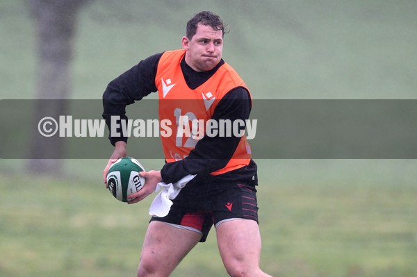 280122 - Wales Rugby Training - Ryan Elias during training