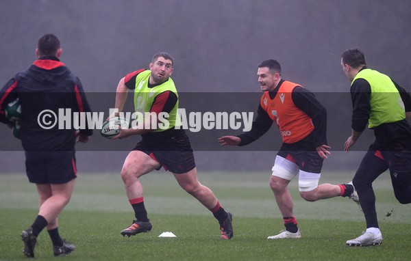 280122 - Wales Rugby Training - Wyn Jones gets away from Ellis Jenkins during training