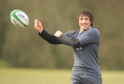 28.02.08 - Wales Rugby Training - Gavin Henson in action during training 