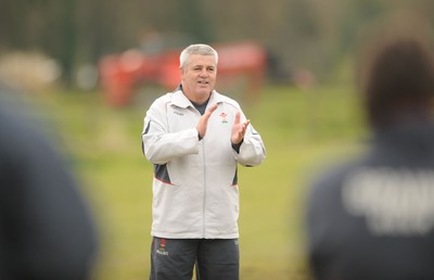 28.02.08 - Wales Rugby Training - Wales head coach, Warren Gatland makes a point during training 