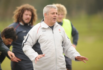 28.02.08 - Wales Rugby Training - Wales head coach, Warren Gatland makes a point during training 