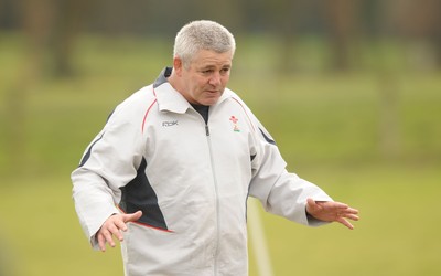 28.02.08 - Wales Rugby Training - Wales head coach, Warren Gatland makes a point during training 