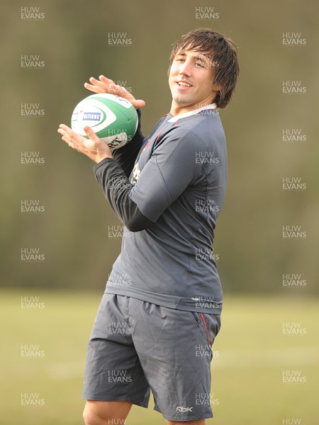 28.02.08 - Wales Rugby Training - Gavin Henson in action during training 