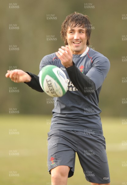 28.02.08 - Wales Rugby Training - Gavin Henson in action during training 