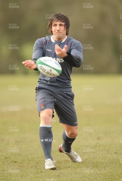 28.02.08 - Wales Rugby Training - Gavin Henson in action during training 