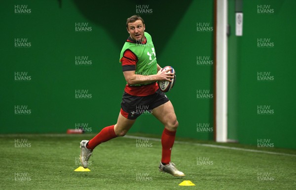 280220 - Wales Rugby Training - Hadleigh Parkes during training