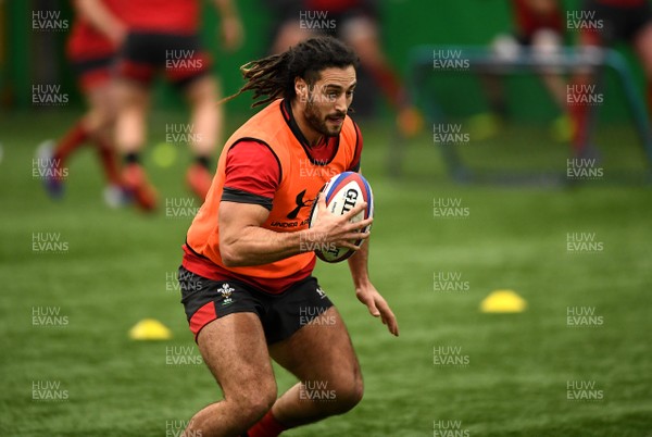 280220 - Wales Rugby Training - Josh Navidi during training