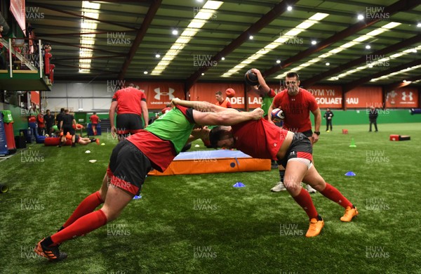280220 - Wales Rugby Training - Aaron Wainwright and Elliot Dee during training