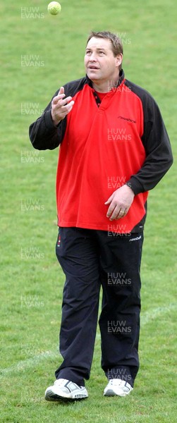 280303 - Wales Rugby Training - Wales Coach Steve Hansen has his eye on the ball during training