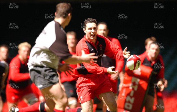 280503 - Wales Rugby Training - Wales' Stephen Jones passes to Iestyn Harris during training for the Barbarians game on Saturday