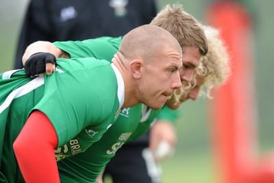 28.05.09 - Wales Rugby Training - John Yapp, Richard Hibbard and Duncan Jones prepare for scrum during training. 