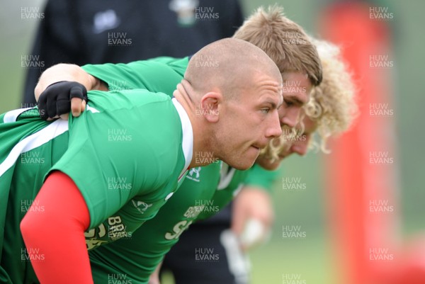 28.05.09 - Wales Rugby Training - John Yapp, Richard Hibbard and Duncan Jones prepare for scrum during training. 