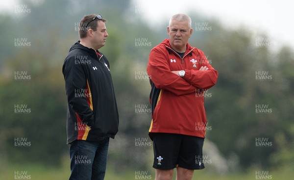 280516 - Wales Rugby Training -WRU CEO Martyn Phillips during training