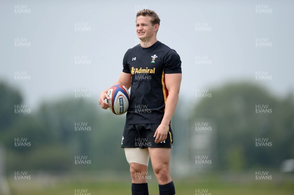 280516 - Wales Rugby Training -Hallam Amos during training