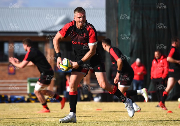280622 - Wales Rugby Training - Gareth Anscombe during training