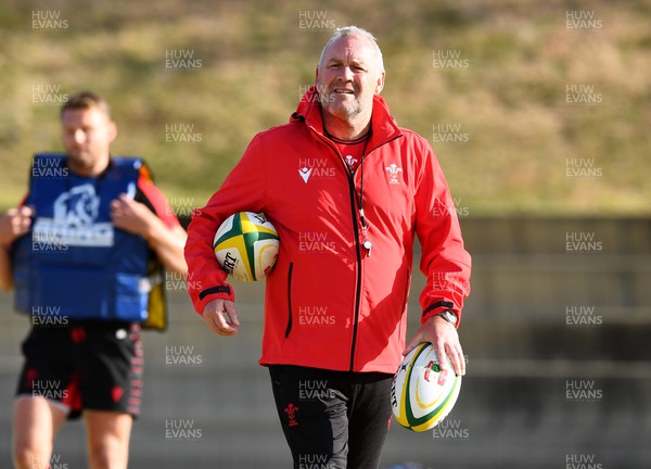 280622 - Wales Rugby Training - Wayne Pivac during training