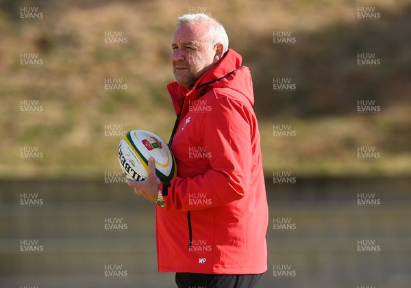 280622 - Wales Rugby Training - Wayne Pivac during training