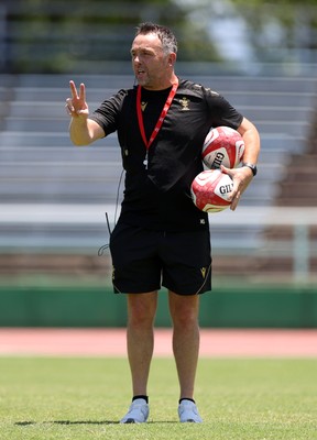 280625 - Wales Rugby Training Session in Kitakyushu - Matt Sherratt, Head Coach during training