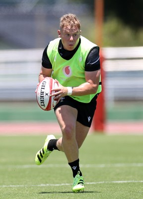 280625 - Wales Rugby Training Session in Kitakyushu - Sam Costelow during training
