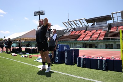 280625 - Wales Rugby Training Session in Kitakyushu - Dewi Lake during training
