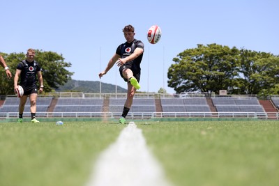280625 - Wales Rugby Training Session in Kitakyushu - Dan Edwards during training